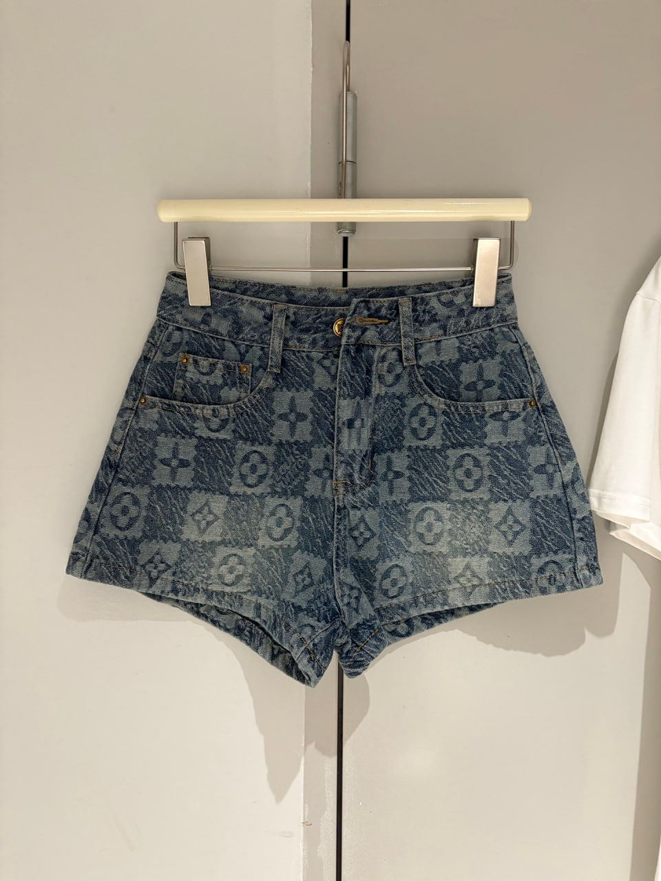 L5VV pants
