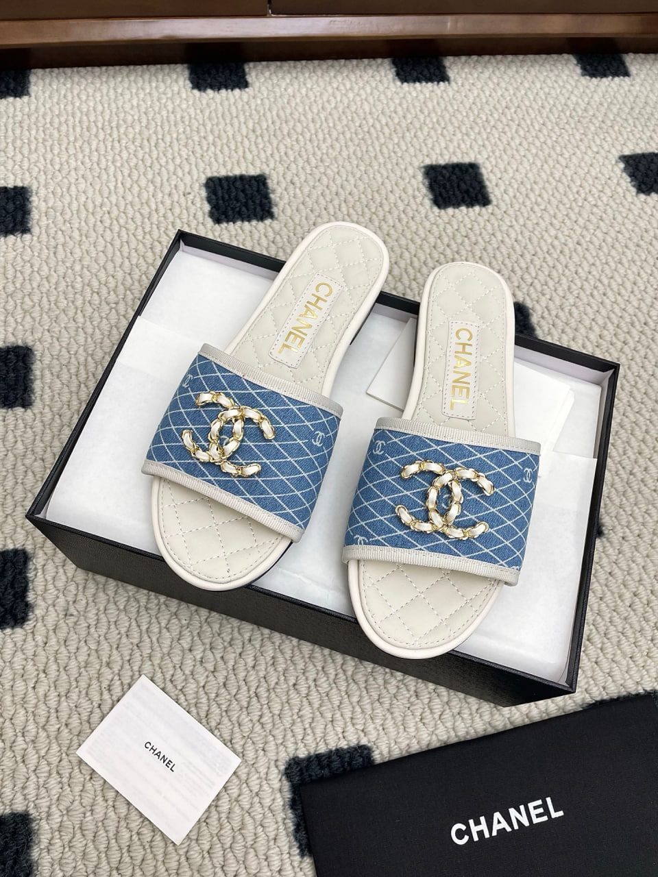 Chan3ll shoes