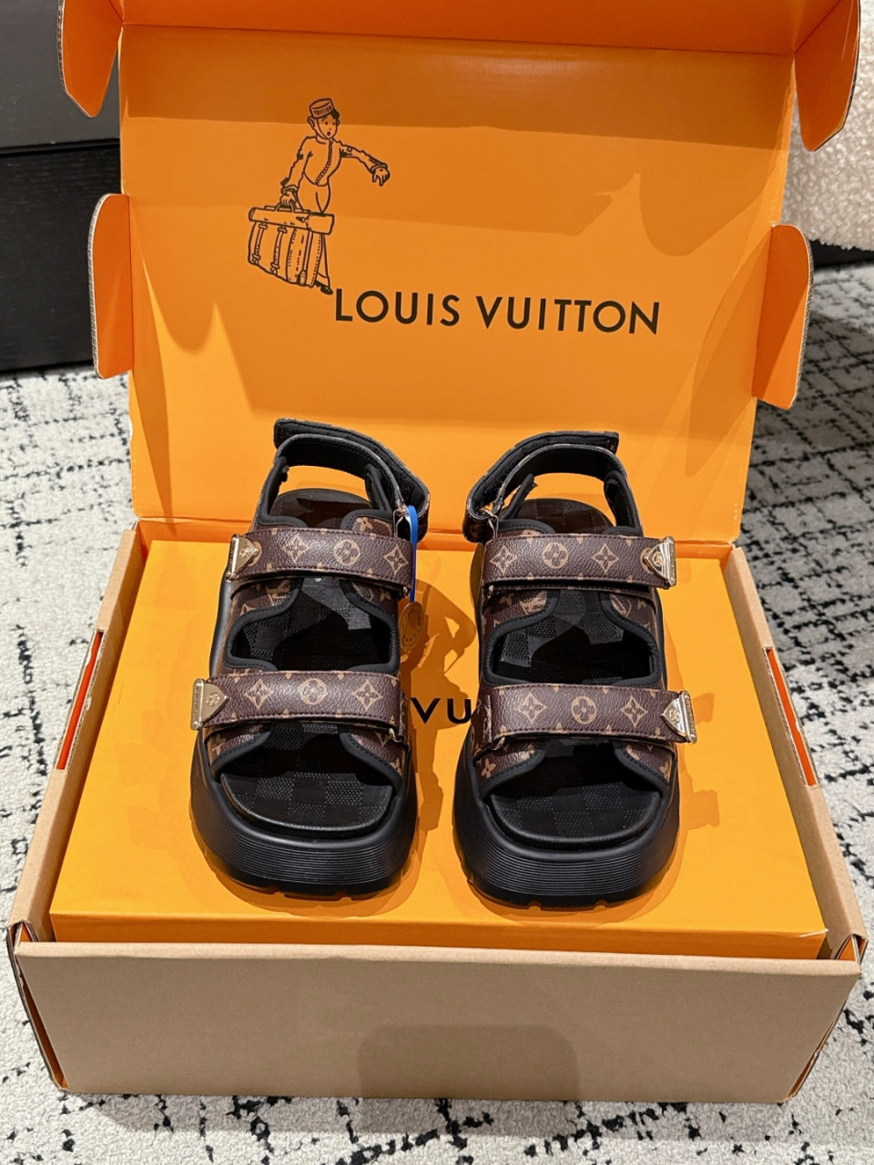 L5VV shoes